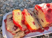 Una foto de budin de frambuesa