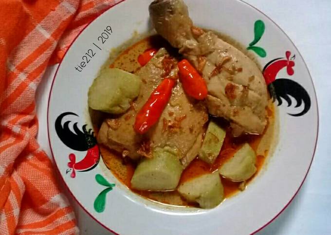 Opor Ayam khas Cepu ala Bango - cookandrecipe.com