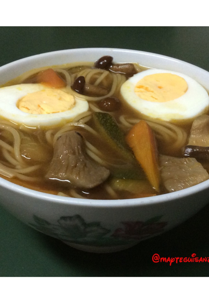 Una foto de Sopa RAMEN/ vegetariana, a mi manera