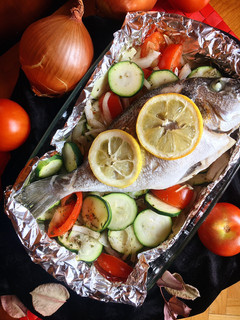 Una foto de Dorada con calabacín en papillote