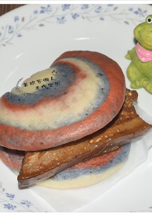 彩色貝殼刈包-虎咬豬福咬住 的食譜成品照片