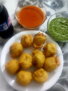 બટાકા વડા (Bataka Vada Recipe In Gujarati) રેસીપી મુખ્ય ફોટો