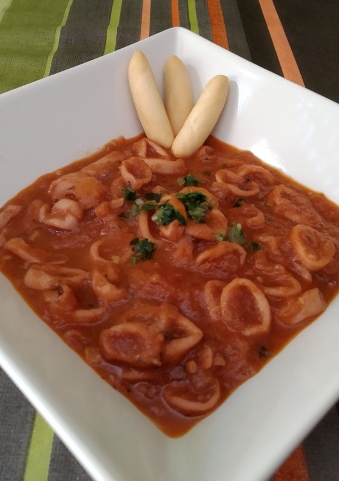 Una foto de Calamares en salsa Americana