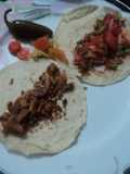 Taquitos de chicharrón de cerdo con salsa tosca ranchera y encurtidos bañados con pulque las Correa