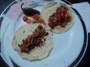 Una foto de chicharrones de carne de cerdo