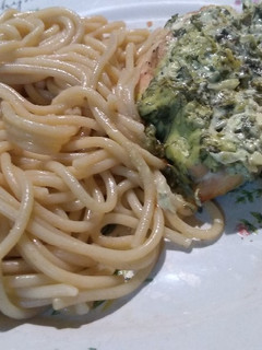 Una foto de Suprema rellena con pasta a base de albahaca y ajo 😍