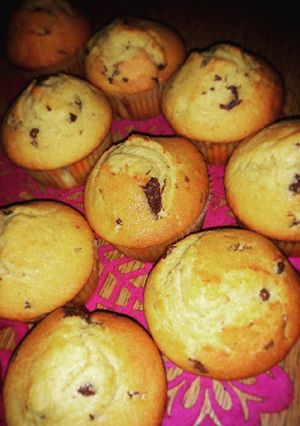 Φωτογραφία της συνταγής Choc & chip vanilla cupcakes