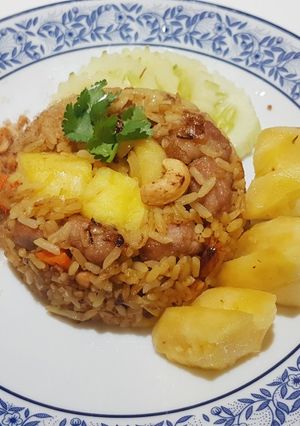 รูปของ ข้าวผัดสับปะรดรักษ์โลก ใช้ข้าวเหลือจากข้าวหมกไก่