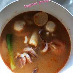 A picture of Tom yum gong.