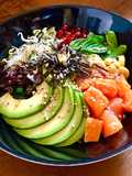 Poke Bowl Cá Hồi Xông Khói & Rau Củ Quả