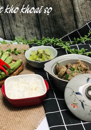 Hình của món Thịt kho khoai sọ.