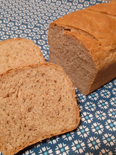 Teljes kiőrlésű kenyér recept fotója