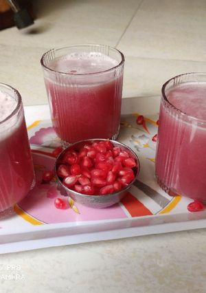 દાડમનું જ્યુસ(dadam juice recipe in gujarati) રેસીપી મુખ્ય ફોટો