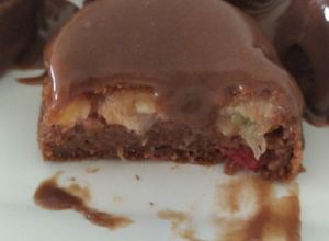 Foto de Bolinho de banana, morango e chocolate