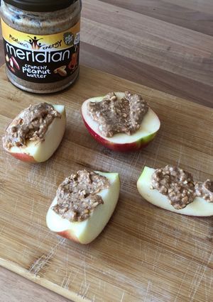 A picture of Peanut butter on apple.