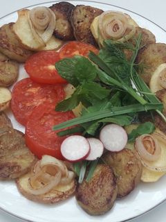 عکسی از دستور سیب زمینی و بادمجان سرخ شده