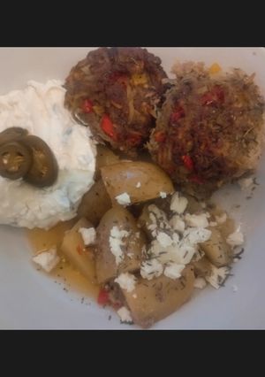Φωτογραφία της συνταγής Μπιφτέκια με ενσωματωμένες πατάτες & λεμονάτες baby 🥔🍋