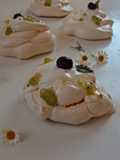 Mini Pavlovas com Iogurte e Kiwi