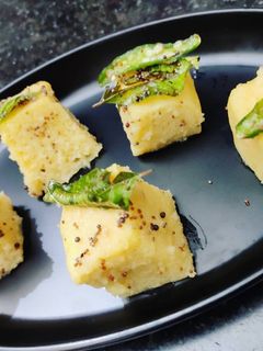 सूजी का ढोकला (Suji ka dhokla recipe in hindi) रेसिपी मुख्य फोटो