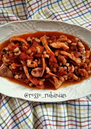 Foto di Totani in umido con fagioli occhio nero