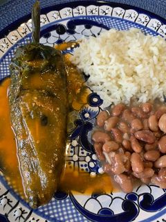 Una foto de Chiles rellenos de queso panela