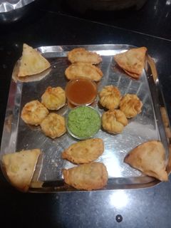 આલુ મટર સમોસા (Alu Mutter Samosa Recipe In Gujarati) રેસીપી મુખ્ય ફોટો