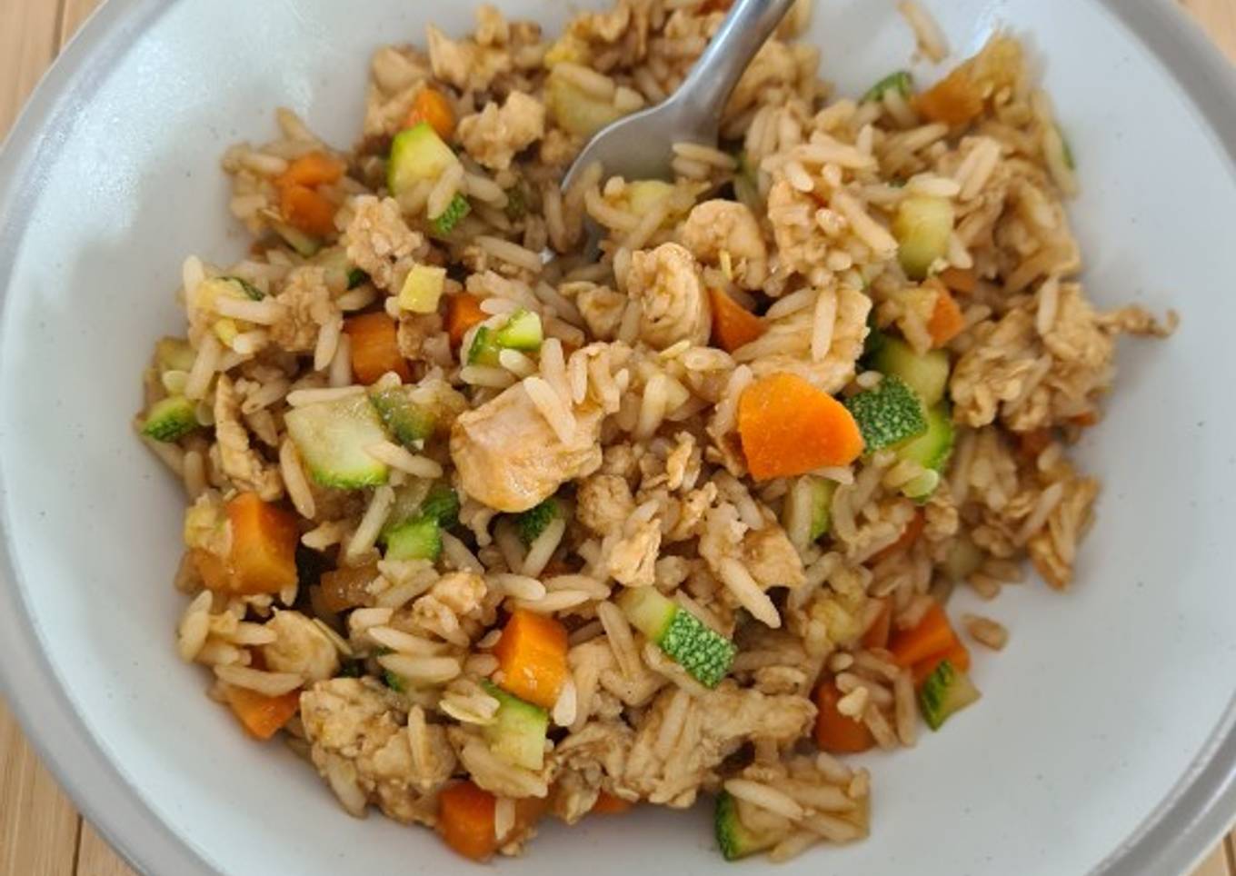Yakimeshi con pollo