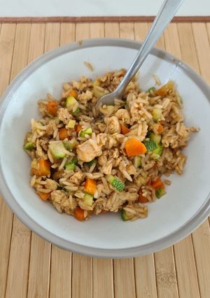 Una foto de Yakimeshi con pollo
