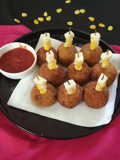 स्वीट कॉर्न चीज़ बॉल्स (Sweet corn cheese balls recipe in hindi) रेसिपी मुख्य फोटो