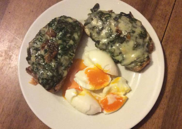 Steps to Prepare Favorite Spinach Toast with bleu cheese and eegs