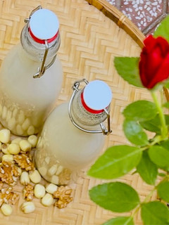 Hình của món Sữa hạt : hạt sen + óc chó.