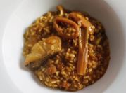 Una foto de arroz con calamares y azafran