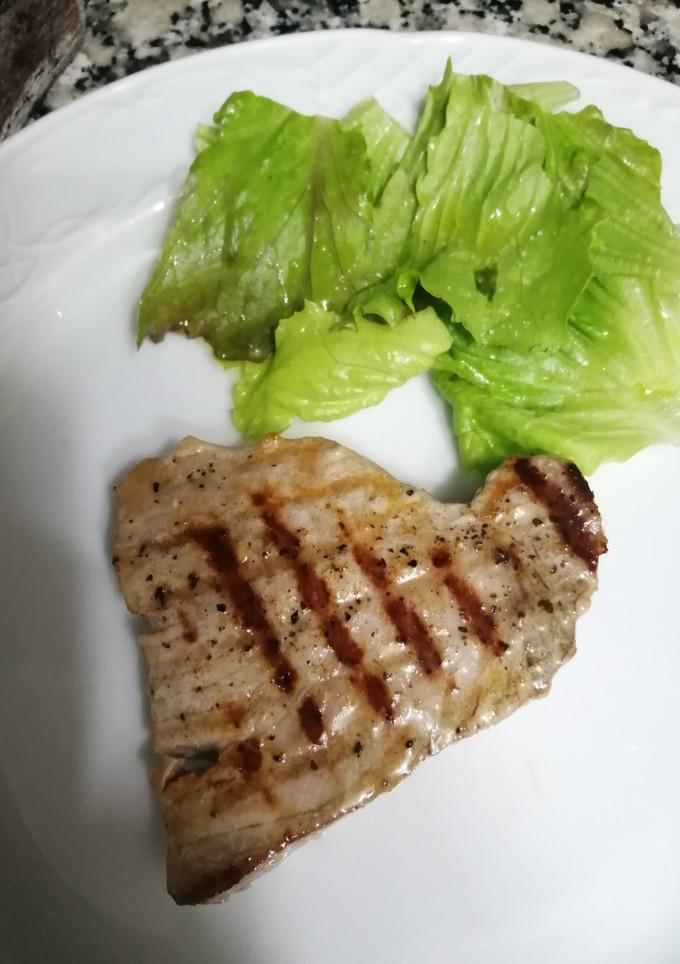 Una foto de Lomos de atún marcados rápidos y deliciosos
