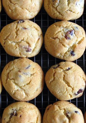A picture of Cranberry & White Chocolate Cookies.