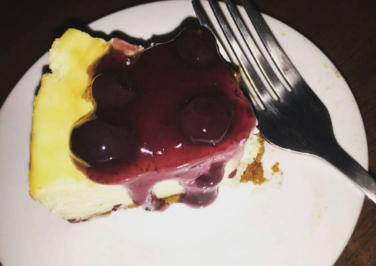 Simple Way to Prepare Homemade Blueberry cheese cake :)