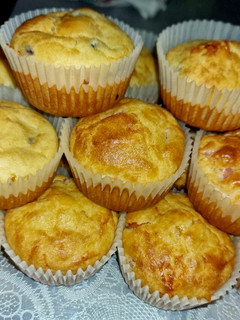 Sajtos-sonkás lilahagymás muffin recept fotója