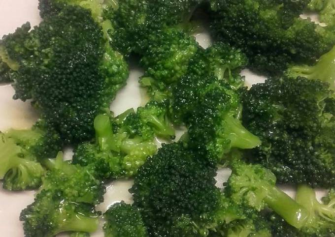 Foto principal de Brócoli con sal y aceite de oliva virgen extra