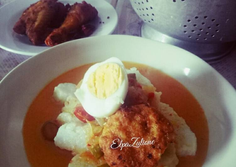 Buras / lontong sayur paya