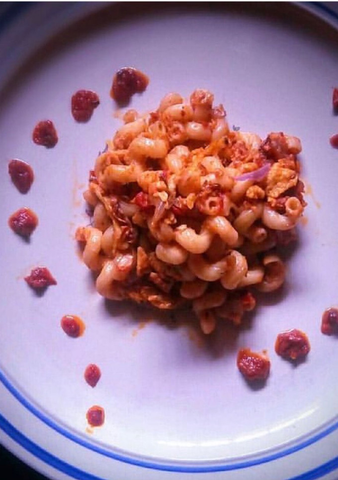 A picture of Macaroni in tomato based sauce.
