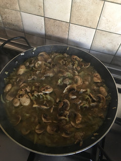 Una foto de Ternera con cebolla y champiñones