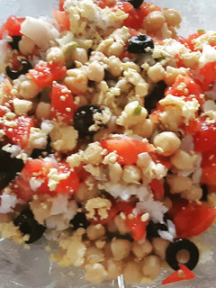 Una foto de Ensalada de garbanzos