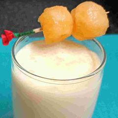 A picture of Muskmelon Lassi / Healthy Indian Cantaloupe Drink.