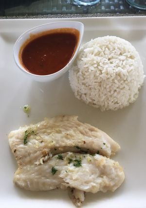 Una foto de Lenguado al vapor, arroz 🍚con salsa 💃 de coco 🤓