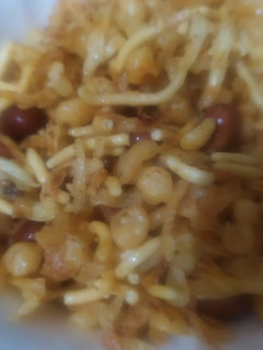 कच्चे केले का चिवड़ा (Raw Banana Chivda Recipe In Hindi) रेसिपी मुख्य फोटो
