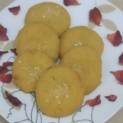 A picture of Crispy diet biscuits with mustard oil 🛢️.