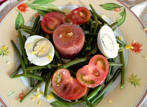 Foto di Insalata fredda con Simmenthal, fagiolini,uova e pomodori