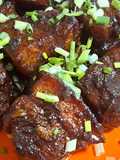 หมูเปรี้ยวหวานแบบฟิลิปปินส์ (Pork Adobo)