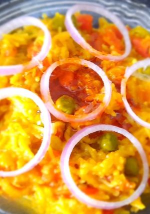 अनियन खिचड़ी (Onion khichdi recipe in hindi) रेसिपी मुख्य फोटो