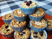 Una foto de muffin de plátano y yogur