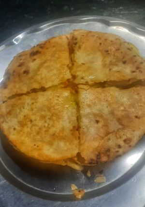 A picture of Roti sandwich.